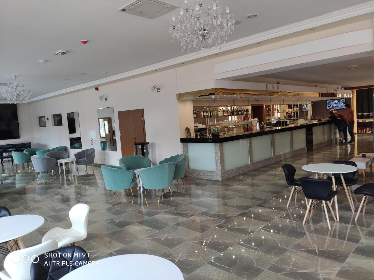 Hotel I Restauracja Admiral Legnica Exterior photo